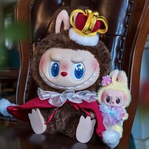 Checkmate king labubu